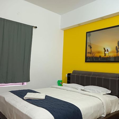 Savi'S Home Stay Уті Екстер'єр фото