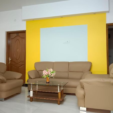 Savi'S Home Stay Уті Екстер'єр фото