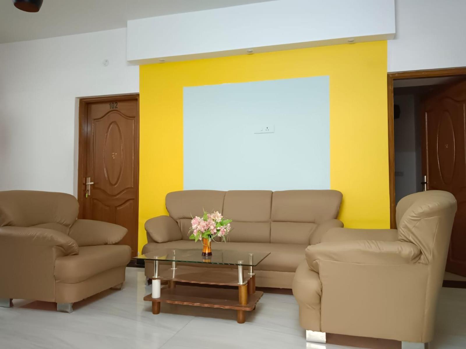 Savi'S Home Stay Уті Екстер'єр фото
