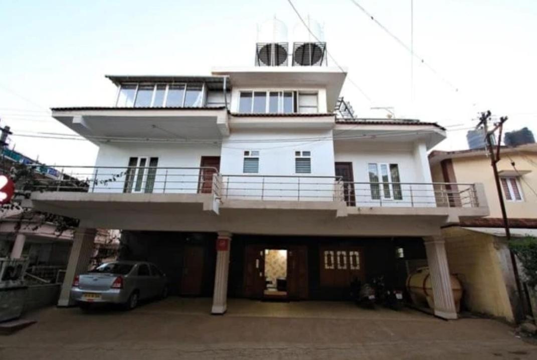 Savi'S Home Stay Уті Номер фото
