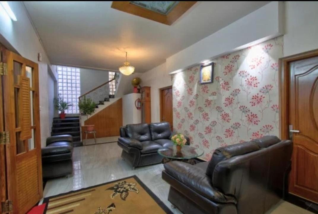 Savi'S Home Stay Уті Екстер'єр фото